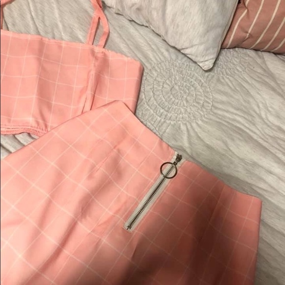 Two piece set - Picture 2 of 2